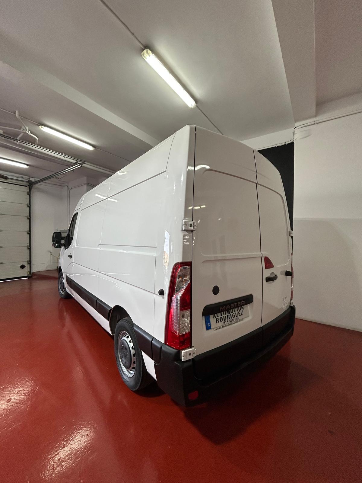 Renault Master L2H3 isotermo con equipo de frío